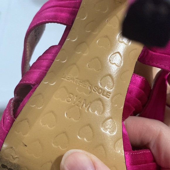 Betsey Johnson satin fuchsia strappy striped high heel sandals size 8.5 - Picture 13 of 14